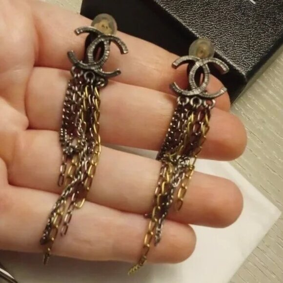 Chanel Clip-on Earrings Gunmetal and Gold Chain Interlocking CC's - Picture 10 of 16